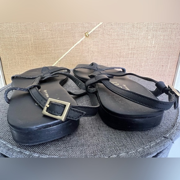 Gucci Black Leather Sandals, Size 40E EU (10 in US) - Picture 4 of 9